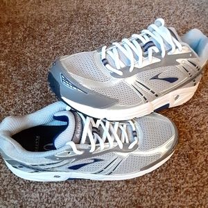 New Brooks Addiction 2 Supportive Sole Walking On The Moon On Earth Shoes.